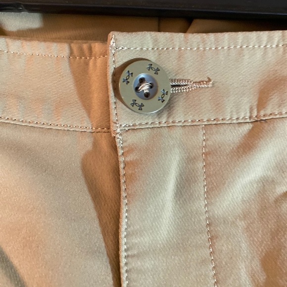 Under Armor Performance Khaki Shorts - Picture 3 of 4
